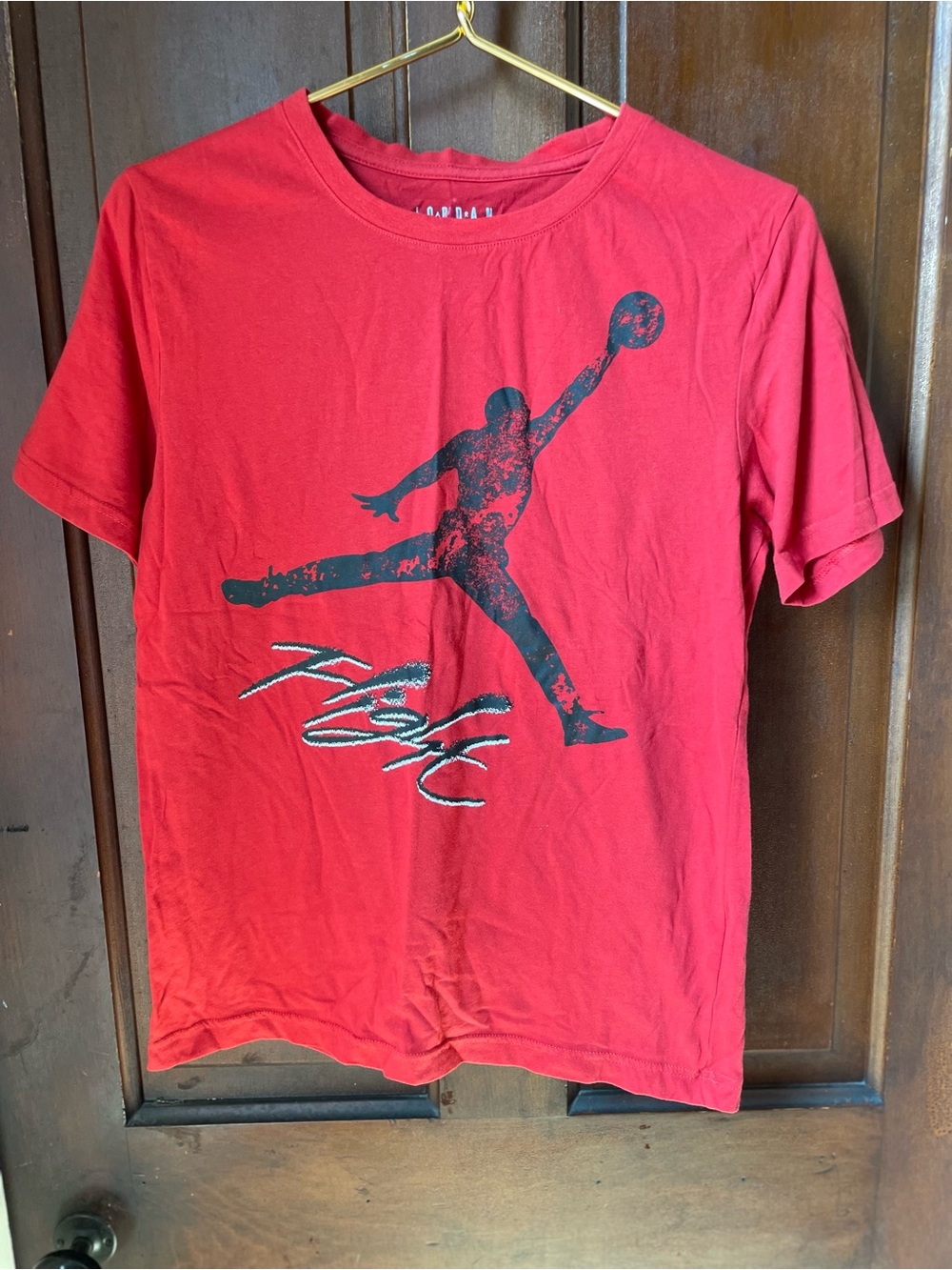 Jordan boys extra large short sleeve red shirt